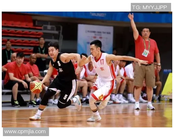 篮球明星浇水助力青少年成长传递运动精神与团队合作的重要性